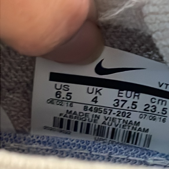 Nike Women’s Vaparmax Flyknit Chrome Sunset Glow Size 6.5 - Picture 7 of 13